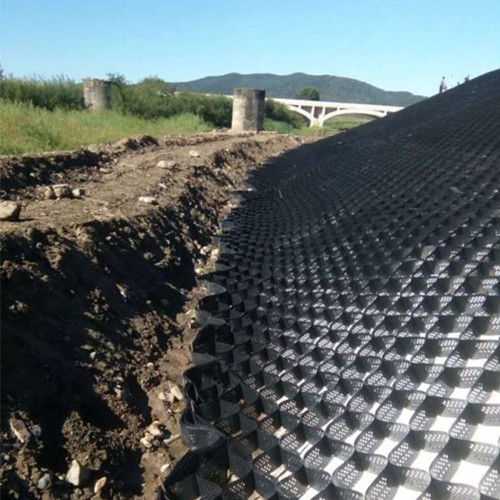 高速道路用 1.1mm から 1.8mm 厚さの質感の滑らかなプラスチックHDPEジオセル