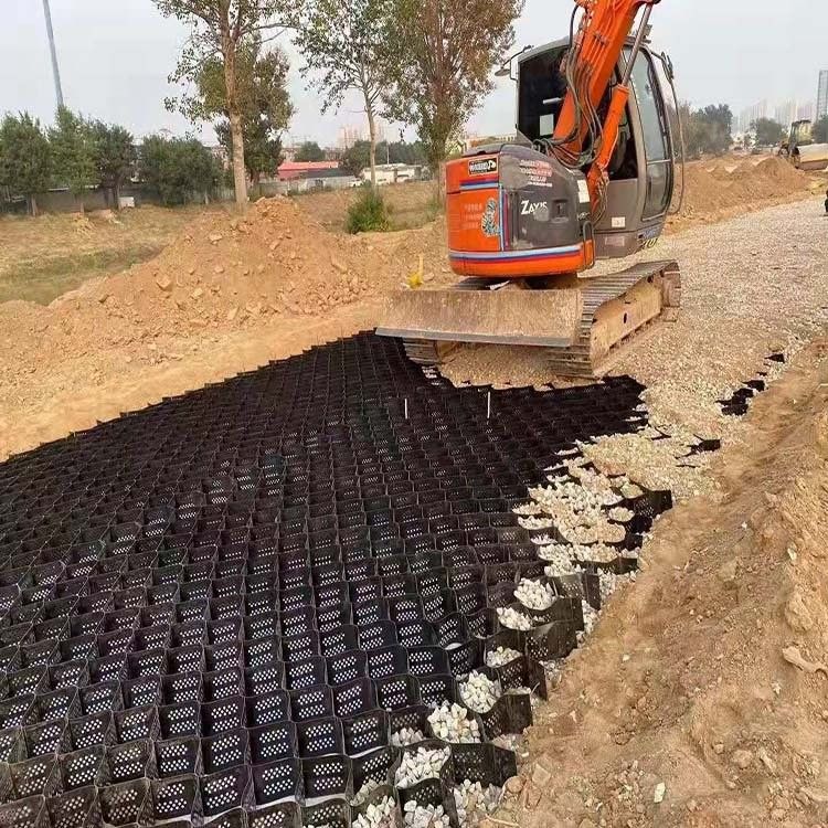 強化された堤防の支障壁 HDPE 地質細胞道路床 強化された土壌 河川運河の安定化 地質細胞