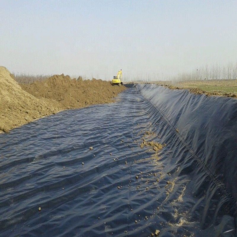 高密度ポリエチレン (HDPE) 地膜 ブラック UV 耐性 レイナー 埋立地に用いるポリエチレン池レイナー 1.5mm 厚さ 地膜 500N 張力強さ